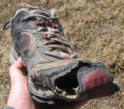 My shoes weren't that bad but still worn off. Photo from 2toms.com